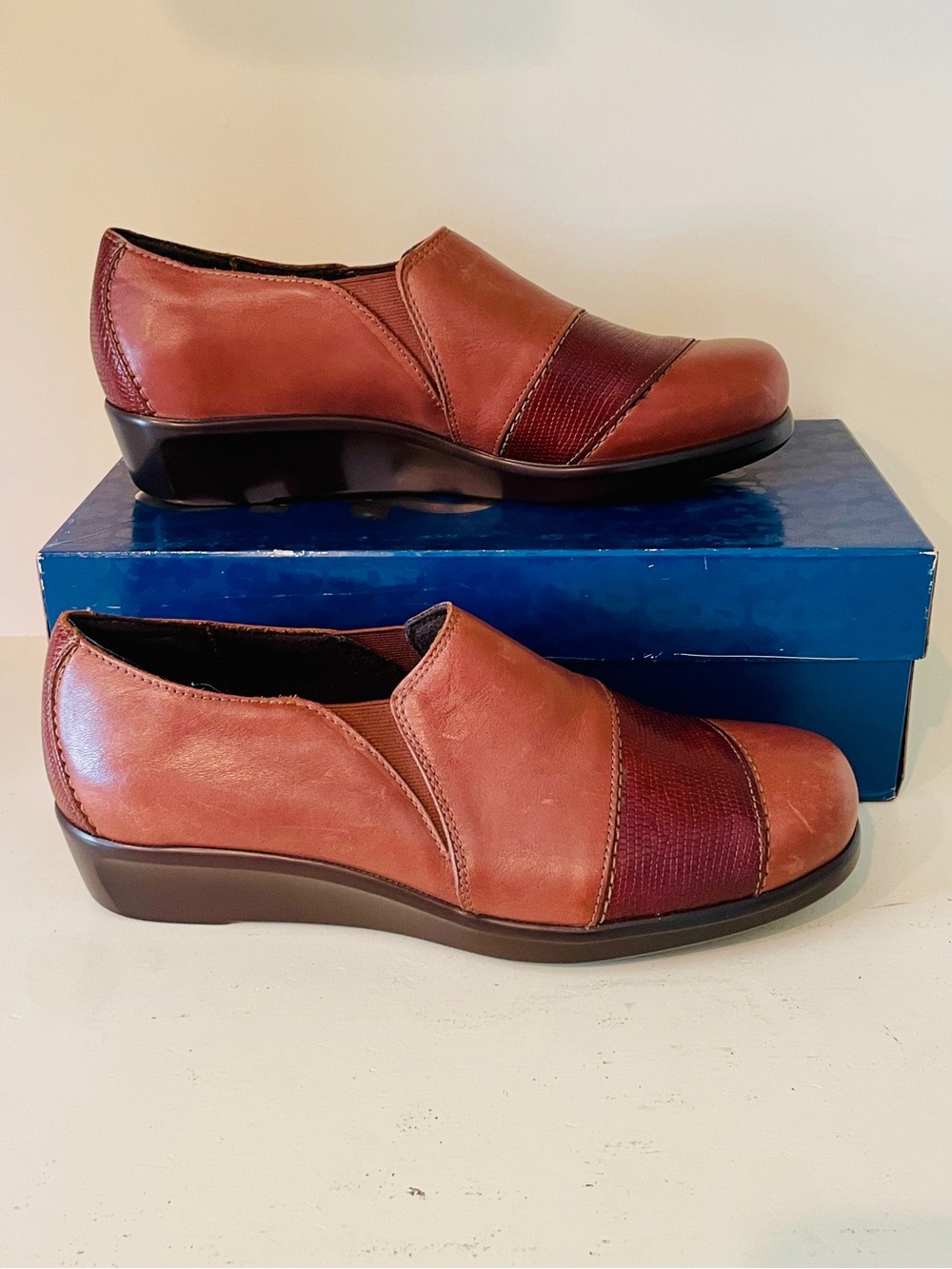 New SAS Nora Auburn Wedge Slip On Leather Shoes 8.5 Brown Lizard